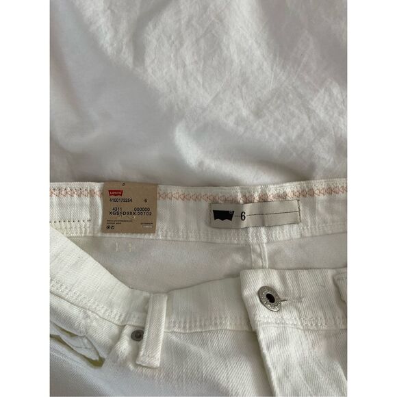 Levi’s NWT new white mid rise denim jean shorts women’s 6 - Picture 5 of 9